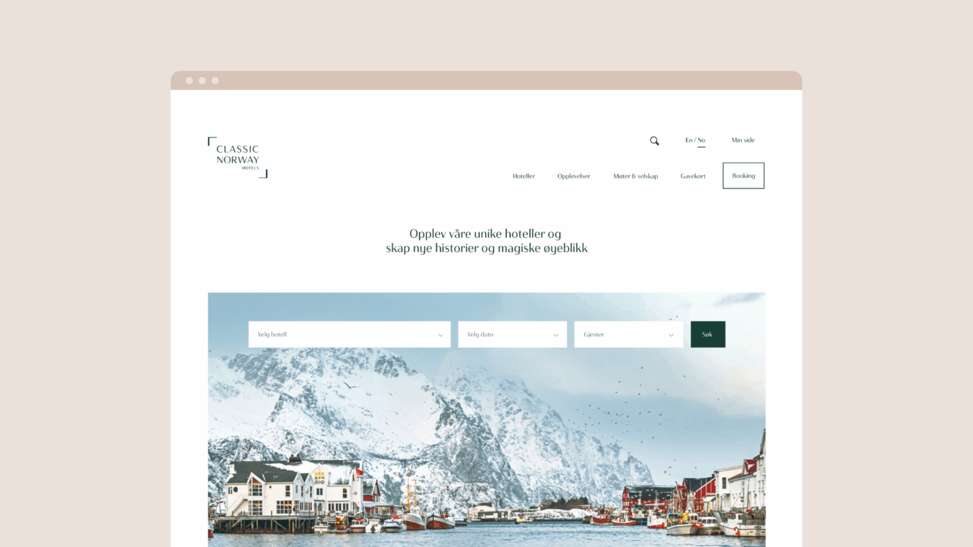 Forsiden til Classic Norway Hotels med hotellsøk over et bilde av et fiskevær under snødekte fjell