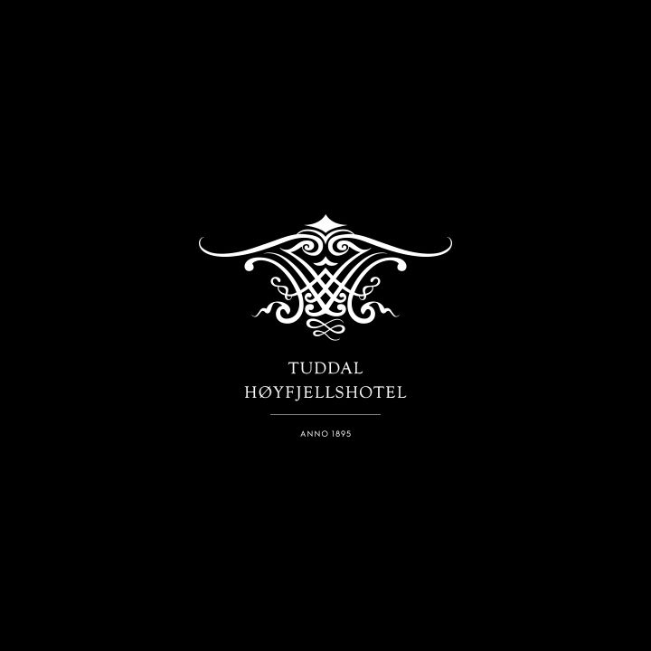 Logoen til Tuddal Høyfjellshotel på svart bakgrunn